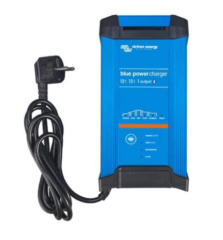 Victron Blue Smart Ladegerät 15 Ampere, inkl. Bluetooth und Schweizer Stecker, Blei / AGM / Lithium