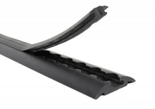 Laden Sie das Bild in den Galerie-Viewer, Gummiprofil 30 mm für Airlineschiene – Meterware