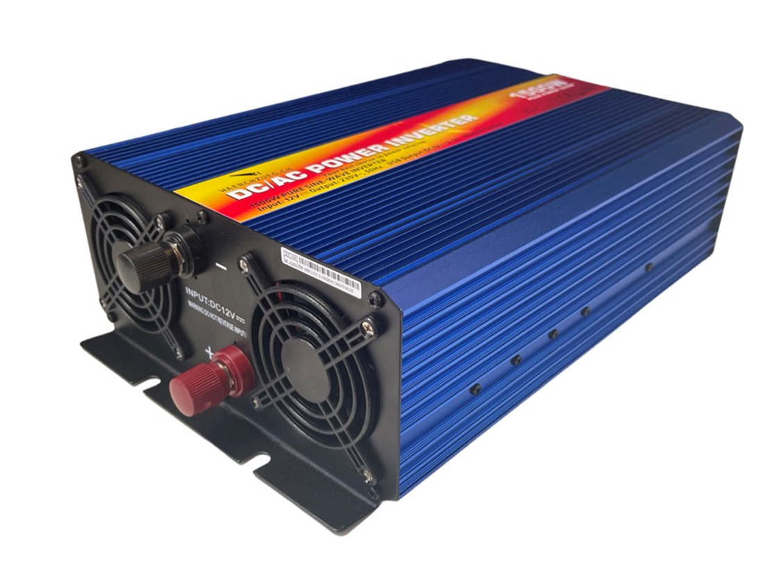 High-End Wechselrichter mit 4000W Dauerleistung, CH-Steckdose und Option für Fernbedienung