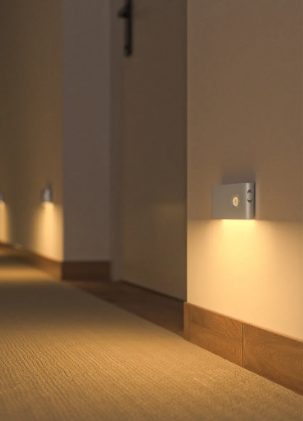 LED con sensore di movimento e lunga durata della batteria, USB-C