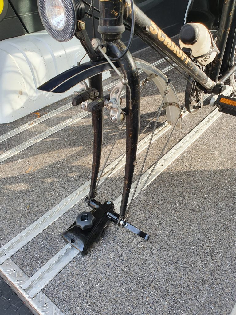 Adattatore universale per bicicletta per binari di linea