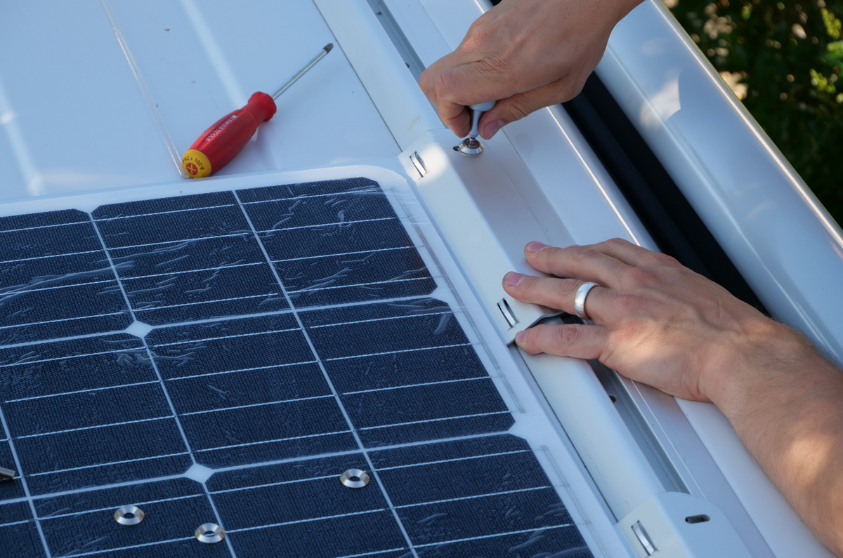 Sistema solare T5 / T6, kit da 135W / 270W per tetto pop-top in California, incluso regolatore di carica MPPT con Bluetooth