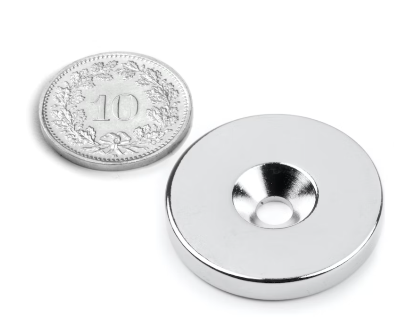 Disco magnetico Ø 27 mm, altezza 4 mm, contiene circa 8 kg.