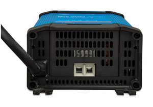 Victron Blue Smart Ladegerät 30 Ampere, inkl. Bluetooth und Schweizer Stecker, Blei / AGM / Lithium