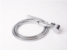 Laden Sie das Bild in den Galerie-Viewer, Duschset CHROM mit 1,5m Schlauch + Wandhalterung, 1/2&quot; Anschlussverschraubung