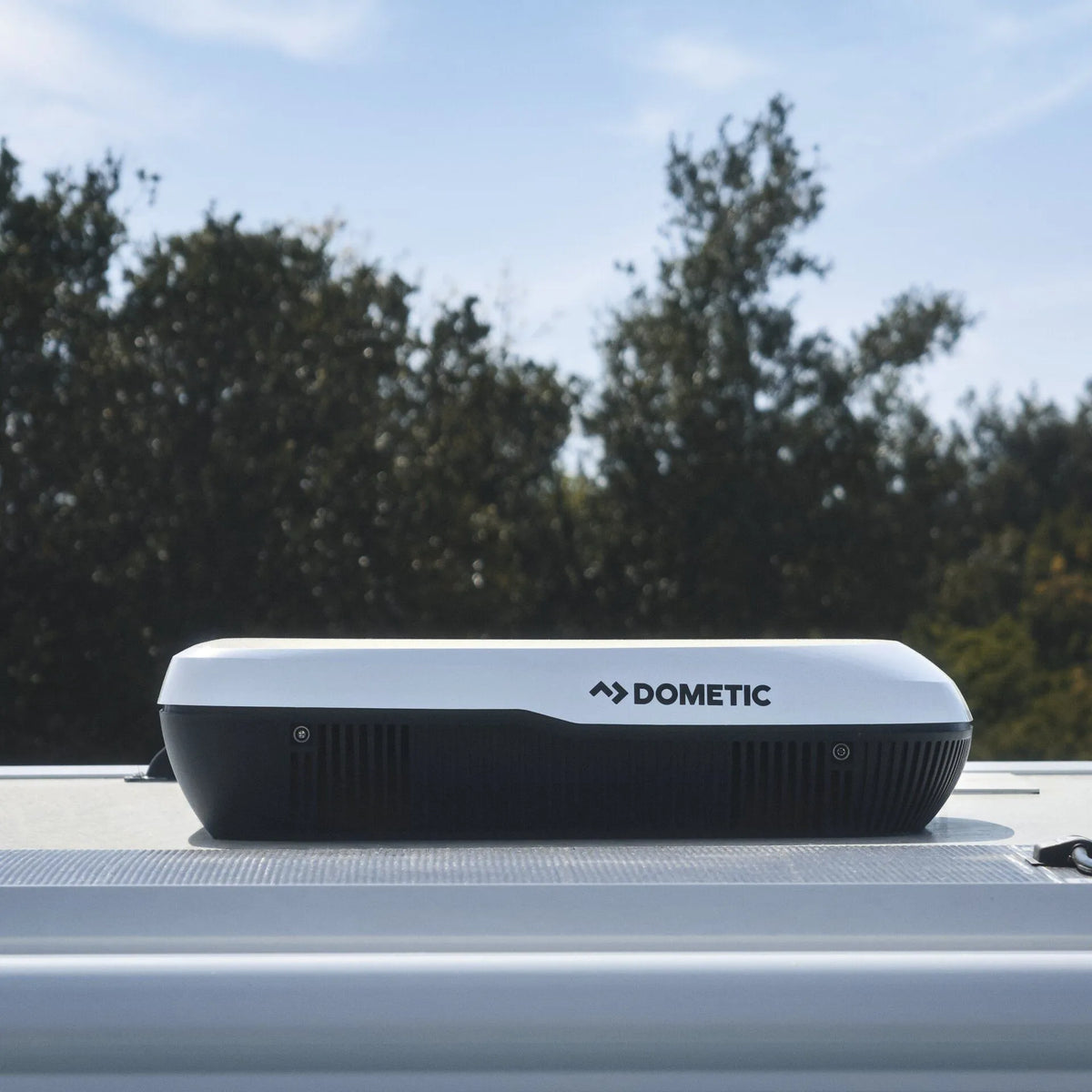 Dometic FanTastic Breathe 3100 auf dem Fahrzeugdach