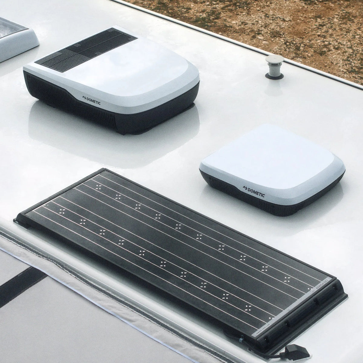 Dometic FanTastic Breathe 3100 – Innenansicht mit LED-Licht