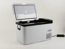 Laden Sie das Bild in den Galerie-Viewer, Kompressor-Kühlbox STYLE&#39;N&#39;COOL 26 L Kompakte Kühlbox im modernen Design