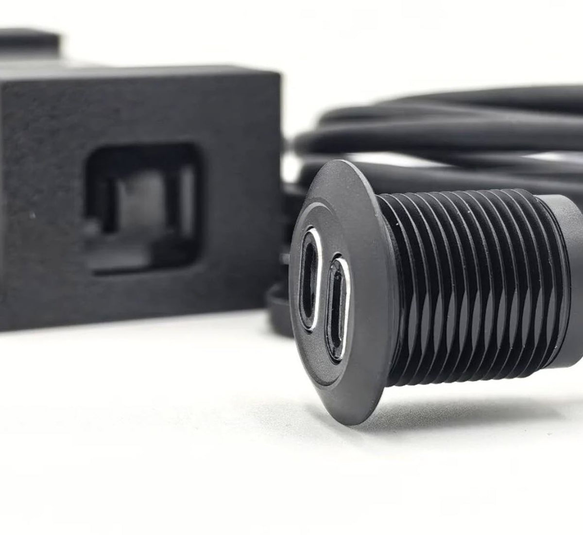 Pekaway DELIVERY DUAL BERKER Blende 12V/24V 2x USB-C 145W