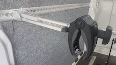 Rahmenhalter einstellbar mit Zurrschienenadapter, Airlineschiene