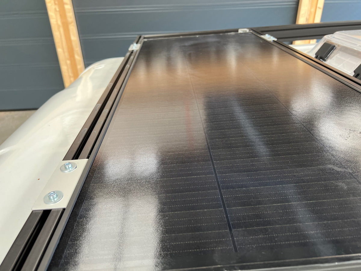 Solar Haltewinkel universal – Montagebeispiel