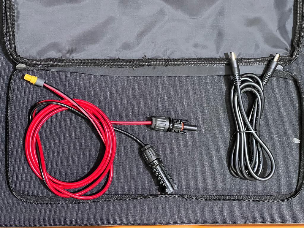 Mallette solaire pliante 100W avec possibilité de connexion USB et régulateur de charge