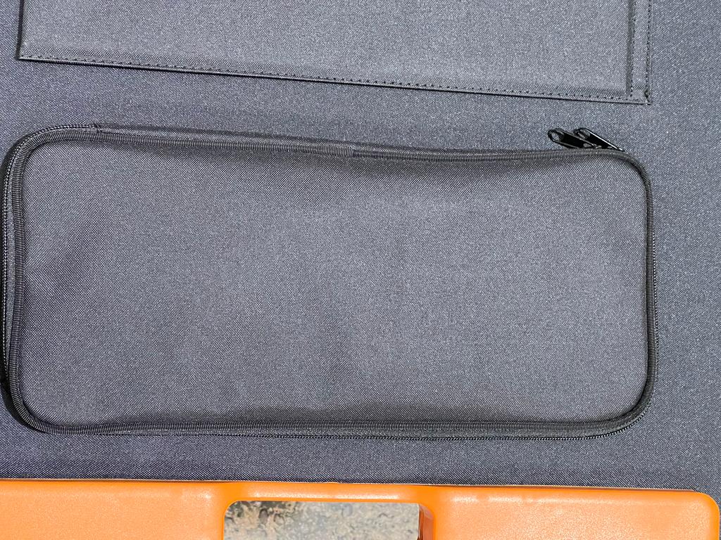 Mallette solaire pliante 100W avec possibilité de connexion USB et régulateur de charge