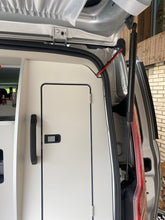 Laden Sie das Bild in den Galerie-Viewer, Ford Nugget Solaranlage, 135W / 270W Kit, inkl. MPPT Laderegler mit Bluetooth