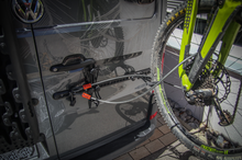 Laden Sie das Bild in den Galerie-Viewer, PUSHrack Veloträger / Fahrradträger für fast alle Kastenwagentypen, E-Bike tauglich