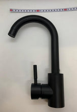 Laden Sie das Bild in den Galerie-Viewer, Edelstahl Wasserhahn schwarz mit Schweizer 3/8 Zoll Anschluss