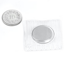 Laden Sie das Bild in den Galerie-Viewer, Einnähbare Magnete 18 x 2 mm eckig, hält ca. 1.9 kg (z.B. für Vorhänge)