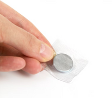Laden Sie das Bild in den Galerie-Viewer, Einnähbare Magnete 18 x 2 mm eckig, hält ca. 1.9 kg (z.B. für Vorhänge)