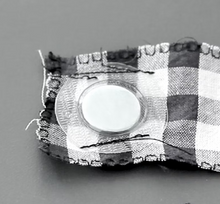 Laden Sie das Bild in den Galerie-Viewer, Einnähbare Magnete 18 x 2 mm eckig, hält ca. 1.9 kg (z.B. für Vorhänge)