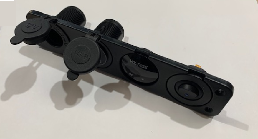 4 in 1 12V-24V Steckdosenpanel USB, Zigarettenanzünder, Voltanzeige und Schalter