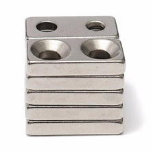 Laden Sie das Bild in den Galerie-Viewer, 10Stk. Senkkopf Magnete Neodym, mit 2 Löchern, 20x10x4mm