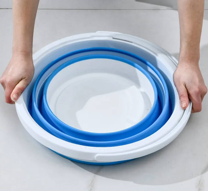Seau pliable de 15 litres avec poignée et couvercle verrouillable