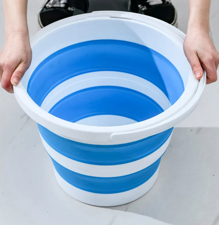 Seau pliable de 15 litres avec poignée et couvercle verrouillable