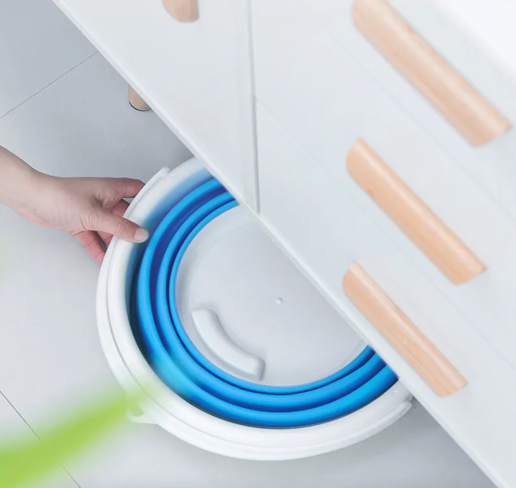 Seau pliable de 15 litres avec poignée et couvercle verrouillable